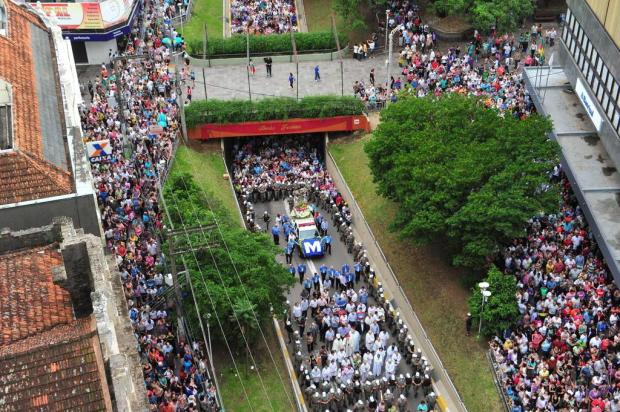 Multidão de romeiros tomou as ruas de Santa Maria em uma demonstração de fé e carinho à padroeira do Estado Ronald Mendes/Agencia RBS Multidão de romeiros tomou as ruas de Santa Maria em uma demonstração de fé e carinho à padroeira do Estado Ronald Mendes/Agencia RBS