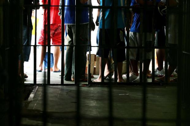 Por falta de vagas, 350 presos podem ser soltos do Presídio Central de Porto Alegre Daniel Marenco/Agencia RBS Por falta de vagas, 350 presos podem ser soltos do Presídio Central de Porto Alegre Daniel Marenco/Agencia RBS