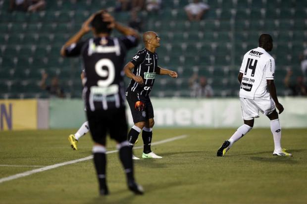 Figueirense empata com o Sport e está rebaixado para a Série B de 2013 Flávio Neves/Agencia RBS Figueirense empata com o Sport e está rebaixado para a Série B de 2013 Flávio Neves/Agencia RBS