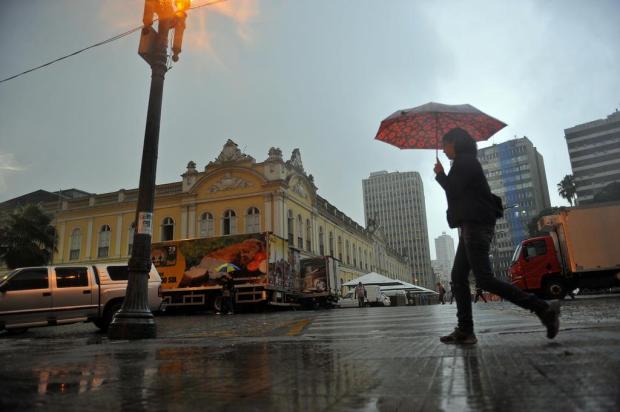 Chuva e vento amenizam o calor nesta segunda-feira no leste do Estado Bruno Alencastro/Agencia RBS