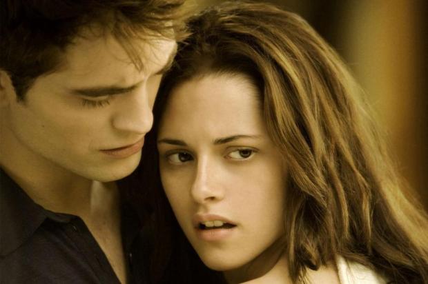 'Queríamos fazer o melhor sexo vampiro de todos os tempos', afirma Robert Pattinson Andrew Cooper/Divulgação Summit Entertainment 'Queríamos fazer o melhor sexo vampiro de todos os tempos', afirma Robert Pattinson Andrew Cooper/Divulgação Summit Entertainment