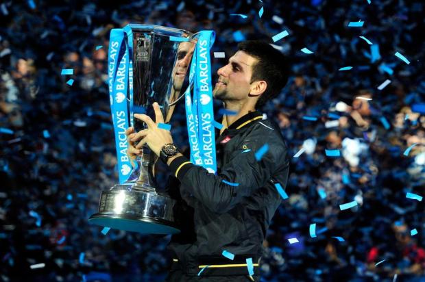 Novak Djokovic desbanca Roger Federer e é campeão das Finais da ATP GLYN KIRK/AFP