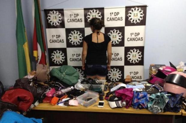 Mulher é presa em Canoas por receptação e porte ilegal de arma Polícia Civil/Divulgação