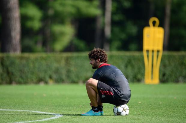 Torcedores do Milan insultam e ameaçam Alexandre Pato Olivier Morin/AFP Torcedores do Milan insultam e ameaçam Alexandre Pato Olivier Morin/AFP