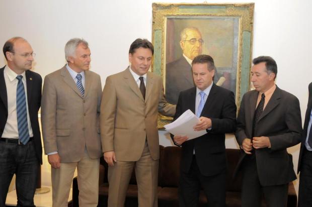 Piratini entrega 20 projetos e anuncia mais 10 Vinicius Reis/Divulgação / Assembleia Piratini entrega 20 projetos e anuncia mais 10 Vinicius Reis/Divulgação / Assembleia