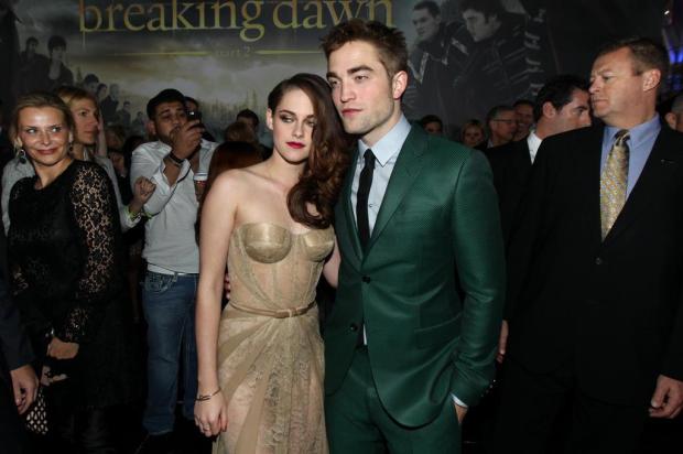 Kristen Stewart usa vestido transparente em première Matt Sayles/Invision/AP