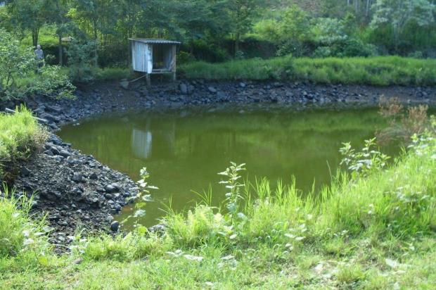 Bandidos secam açude para furtar peixes em Vista Gaúcha Sandro Gilberto Renz/Divulgação BM