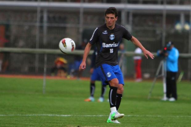Gilberto Silva, Elano e Kleber treinam e devem enfrentar o Millonarios LUCAS UEBEL/Gremio/Divulgação