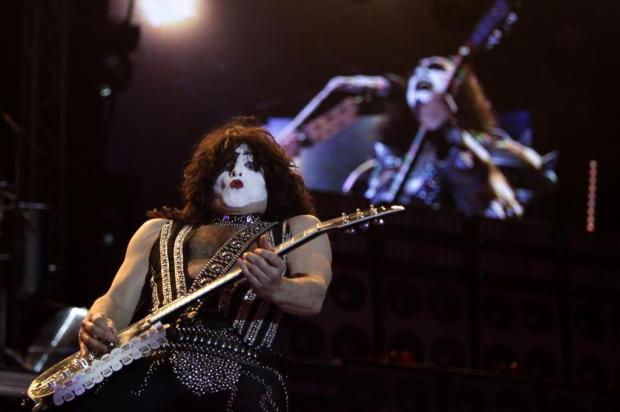 Horários, ingressos e transporte: tudo que você precisa saber sobre o show do Kiss na Capital Natacha Pisarenk/AP Horários, ingressos e transporte: tudo que você precisa saber sobre o show do Kiss na Capital Natacha Pisarenk/AP