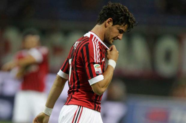 Alexandre Pato pede desculpas à torcida do Milan por ter perdido pênalti Luca Bruno/AP/