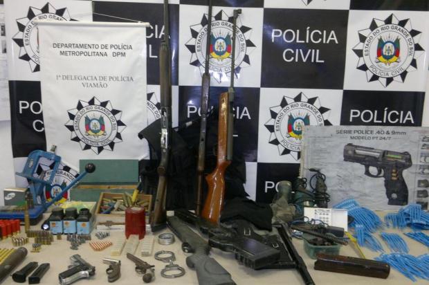 Polícia encontra arsenal em casa na Vila Castelinho, em Viamão André Feltes/Agencia RBS Polícia encontra arsenal em casa na Vila Castelinho, em Viamão André Feltes/Agencia RBS