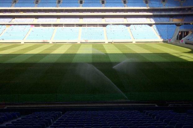 FOTO: grama da Arena ganha corte de jogo e listras clássicas aparecem Twitter/Reprodução/