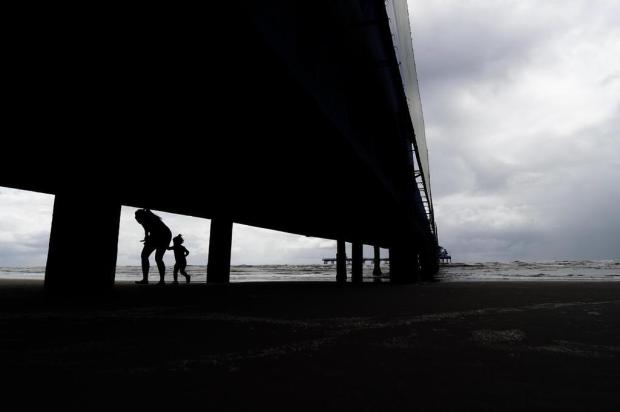 Vento frio e mar agitado deixam praias quase vazias no feriado Ricardo Duarte/Agencia RBS