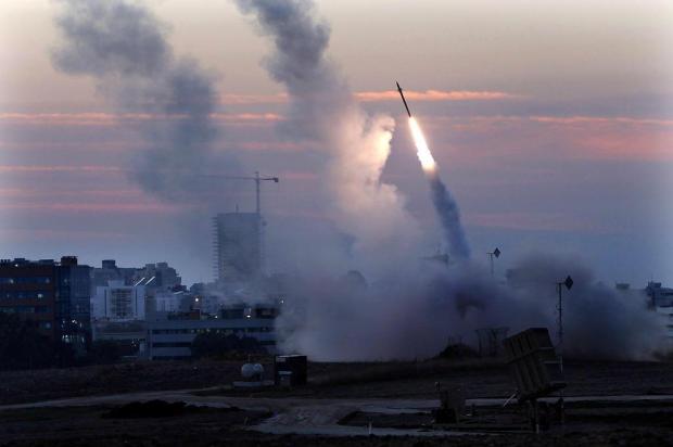 Egito condena ataques de Israel à Faixa de Gaza Tsafrir Abayov/AP Egito condena ataques de Israel à Faixa de Gaza Tsafrir Abayov/AP