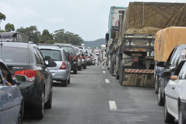 BR-101 ainda registra 10 quilômetros de congestionamento em Santa Catarina Caio Marcelo/Agencia RBS BR-101 ainda registra 10 quilômetros de congestionamento em Santa Catarina Caio Marcelo/Agencia RBS