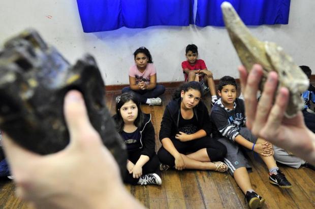 Fundação Zoobotânica distribui kit que estimula gosto pela paleontologia Tadeu Vilani/Agencia RBS Fundação Zoobotânica distribui kit que estimula gosto pela paleontologia Tadeu Vilani/Agencia RBS