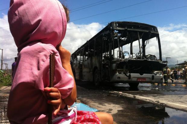 Mais um ônibus é alvo de ataque em São José, na Grande Florianópolis Guto Kuerten/Agencia RBS