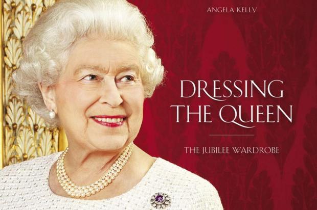 Livro desvenda segredos do guarda-roupa da rainha Elizabeth Divulgação/Royal Collection Publications Livro desvenda segredos do guarda-roupa da rainha Elizabeth Divulgação/Royal Collection Publications