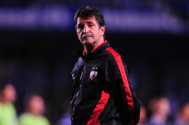 René Simões confirma "acordo de cavalheiros" com Palmeiras Ricardo Duarte/Agencia RBS René Simões confirma "acordo de cavalheiros" com Palmeiras Ricardo Duarte/Agencia RBS