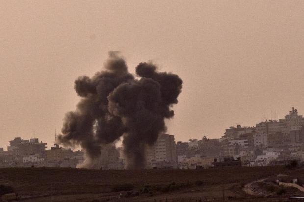 Israel mobiliza 75 mil reservistas para uma possível ofensiva terrestre contra o enclave palestino Jack Guez/AFP Israel mobiliza 75 mil reservistas para uma possível ofensiva terrestre contra o enclave palestino Jack Guez/AFP