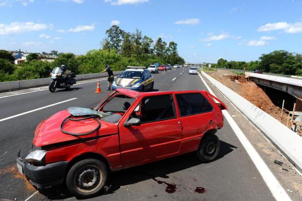 Homem morre em acidente na freeway Emílio Pedroso/Agencia RBS Homem morre em acidente na freeway Emílio Pedroso/Agencia RBS