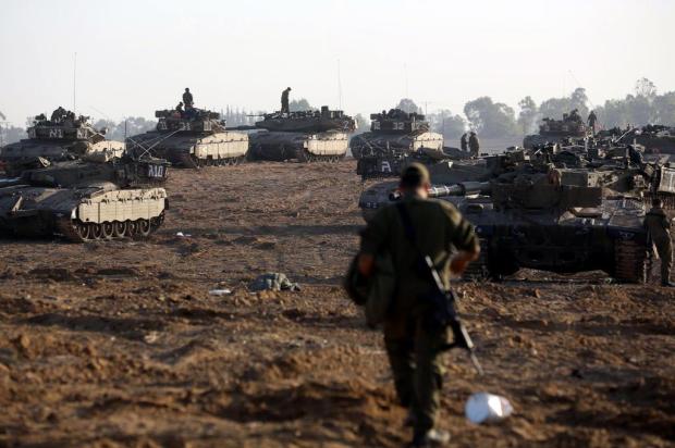 Após cinco dias de ataques aéreos, Israel pode iniciar operação terrestre em Gaza MENAHEM KAHAN/AFP