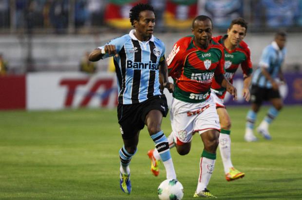 Grêmio reage no segundo tempo e busca empate em 2 a 2 com a Portuguesa LEANDRO MARTINS/FUTURA PRESS/ESTADÃO CONTEÚDO/ Grêmio reage no segundo tempo e busca empate em 2 a 2 com a Portuguesa LEANDRO MARTINS/FUTURA PRESS/ESTADÃO CONTEÚDO/
