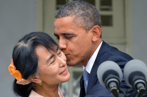 Obama encontra Suu Kyi durante visita histórica a Mianmar Jewel Samad/AFP Obama encontra Suu Kyi durante visita histórica a Mianmar Jewel Samad/AFP