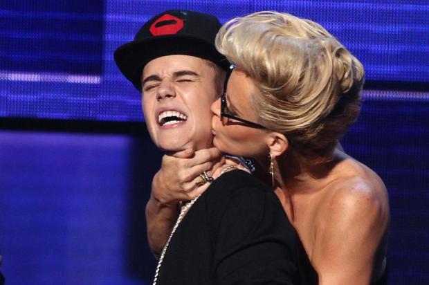 Justin Bieber é o grande vencedor do American Music Awards Matt Sayles/AP Justin Bieber é o grande vencedor do American Music Awards Matt Sayles/AP