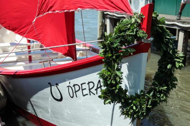 Construído por alunos carentes, bote Ópera conhece a água em Rio Grande Fábio Gomes/Especial
