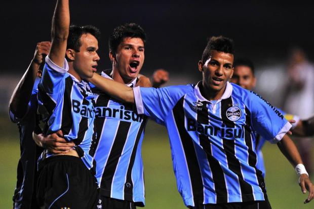 Wangler faz dois e comanda goleada do Grêmio contra o Fluminense Tadeu Vilani/Agencia RBS