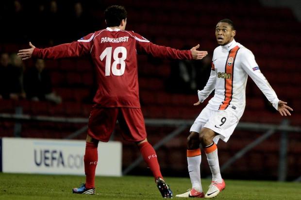 Imprensa internacional critica Luiz Adriano: "Atitude antidesportiva" Lars Poulsen/AP