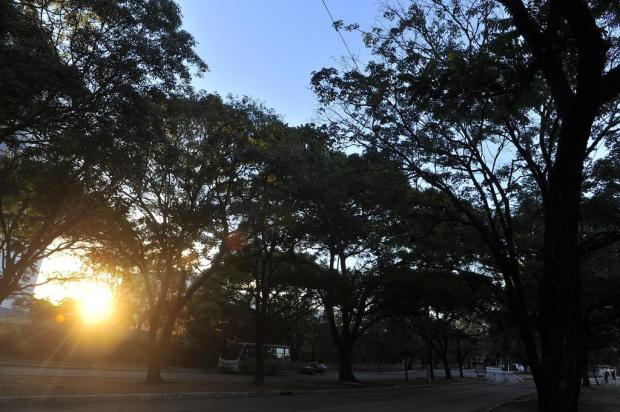 Em dia de sol e calor, temperatura pode passar dos 35°C nesta quarta-feira  Bruno Alencastro/Agencia RBS