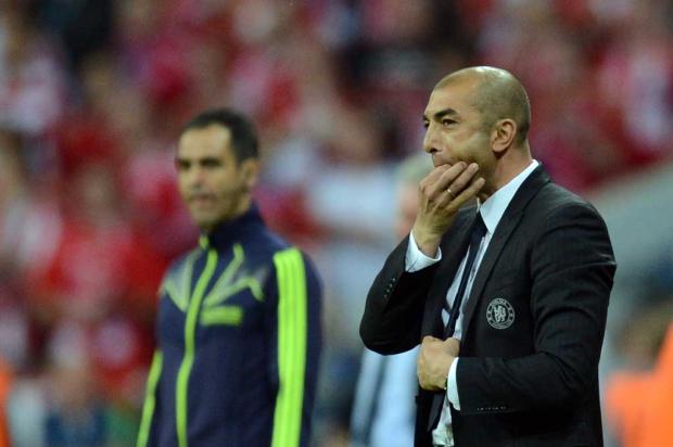 Chelsea demite o técnico Roberto Di Matteo a menos de um mês do Mundial AFP PHOTO / ADRIAN DENNIS/ Chelsea demite o técnico Roberto Di Matteo a menos de um mês do Mundial AFP PHOTO / ADRIAN DENNIS/