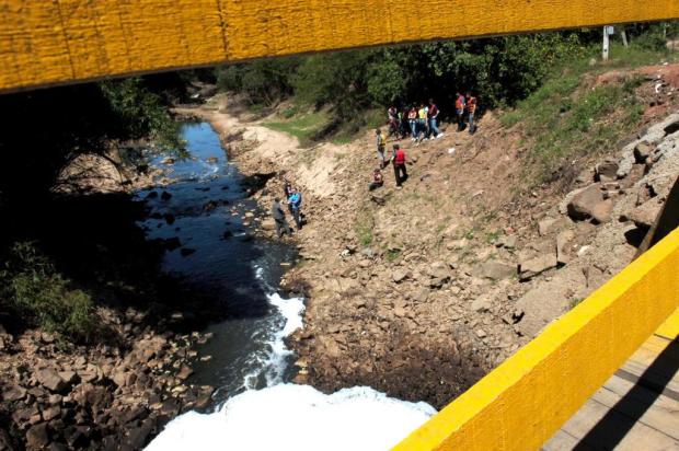 Nível baixo do Sinos e alta carga de poluição colocam em risco os animais e o abastecimento Miro de Souza/sapiranga,rio dos sinos,nível baixo de água,jackson müller,arroio sapiranga Nível baixo do Sinos e alta carga de poluição colocam em risco os animais e o abastecimento Miro de Souza/sapiranga,rio dos sinos,nível baixo de água,jackson müller,arroio sapiranga