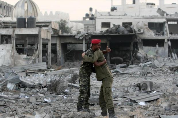 Cessar-fogo permite primeira noite de tranquilidade na Faixa de Gaza após oito dias MAHMUD HAMS/AFP Cessar-fogo permite primeira noite de tranquilidade na Faixa de Gaza após oito dias MAHMUD HAMS/AFP