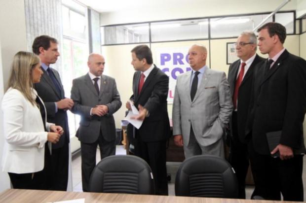 OAB-RS requer ao Procon Porto Alegre outra suspensão de vendas de novas linhas de celular Marcelo Grisa/Divulgação/OAB-RS OAB-RS requer ao Procon Porto Alegre outra suspensão de vendas de novas linhas de celular Marcelo Grisa/Divulgação/OAB-RS
