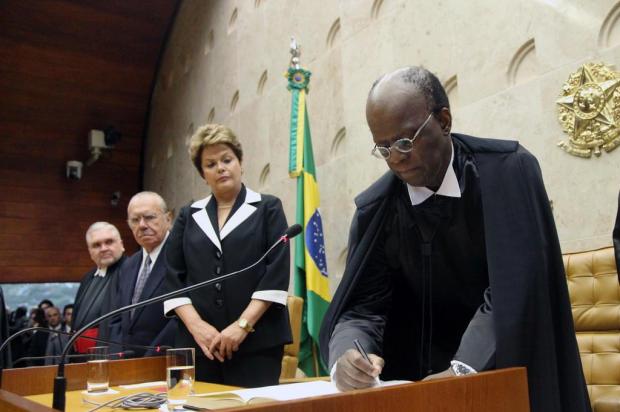 Como presidente do STF, Joaquim Barbosa discursa contra a desigualdade no acesso à Justiça Nelson Jr./Divulgação / STF Como presidente do STF, Joaquim Barbosa discursa contra a desigualdade no acesso à Justiça Nelson Jr./Divulgação / STF