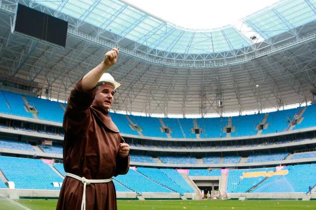 A duas semanas da inauguração, Arena recebe bênção Wesley Santos/Press Digital/Divulgação/ A duas semanas da inauguração, Arena recebe bênção Wesley Santos/Press Digital/Divulgação/