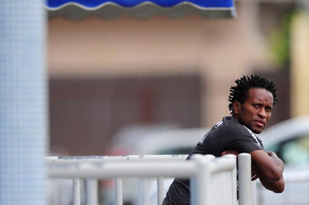 Zé Roberto sofre entorse no tornozelo e é dúvida para o Gre-Nal Ricardo Duarte/ Zé Roberto sofre entorse no tornozelo e é dúvida para o Gre-Nal Ricardo Duarte/