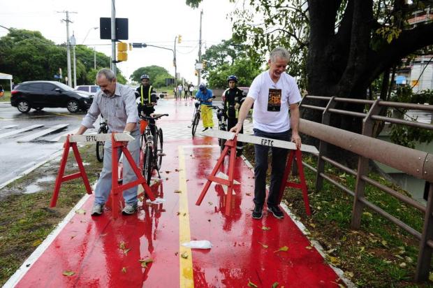 Inaugurado segundo trecho de ciclovia na Avenida Ipiranga, em Porto Alegre Mauro Vieira/Agência RBS Inaugurado segundo trecho de ciclovia na Avenida Ipiranga, em Porto Alegre Mauro Vieira/Agência RBS