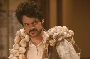 Personagem Quequé, de "Lado a Lado", diverte o público Raphael Dias/TV Globo/Divulgação