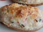 Batata recheada com queijo é sugestão para o jantar Ver Descrição/Ver Descrição