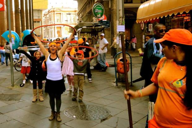 Mostra do Circo da Cultura apresenta espetáculo que une música, dança e acrobacias Alexandre Missel/Divulgação Mostra do Circo da Cultura apresenta espetáculo que une música, dança e acrobacias Alexandre Missel/Divulgação