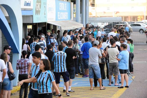 Movimento grande no site e nas bilheterias do Olímpico para garantir um lugar no Gre-Nal Ronaldo Bernardi/Agência RBS/ Movimento grande no site e nas bilheterias do Olímpico para garantir um lugar no Gre-Nal Ronaldo Bernardi/Agência RBS/