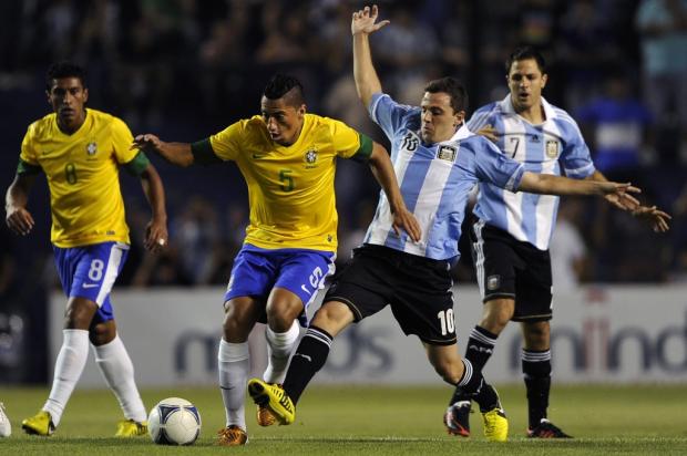 "Ele quer ganhar a Libertadores e Porto Alegre é perto da Argentina...", diz empresário de Montillo Alejandro Pagni/AFP/