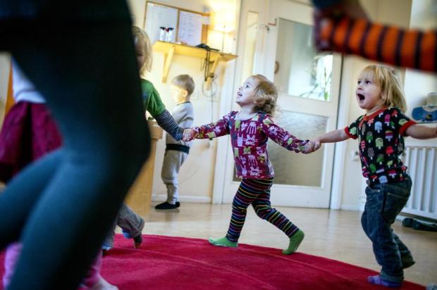 Escola de Estocolmo evita pronomes pessoais para promover igualdade entre os sexos Casper Hedberg/NYTNS Escola de Estocolmo evita pronomes pessoais para promover igualdade entre os sexos Casper Hedberg/NYTNS