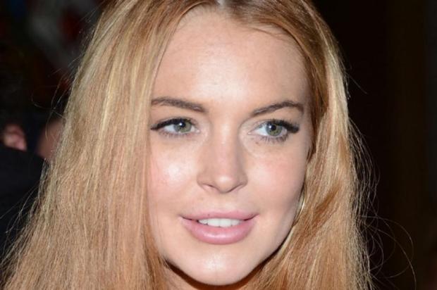 Lindsay Lohan bebe dois litros de vodca por dia, diz site Divulgação/Divulgação Lindsay Lohan bebe dois litros de vodca por dia, diz site Divulgação/Divulgação