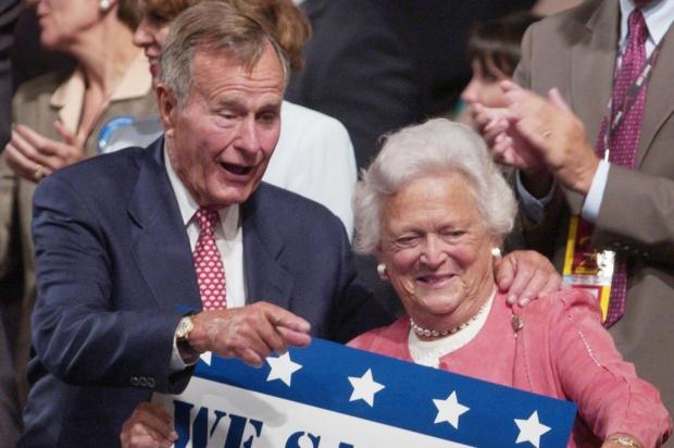 Bush pai é hospitalizado com bronquite nos Estados Unidos Ver Descrição/Ver Descrição