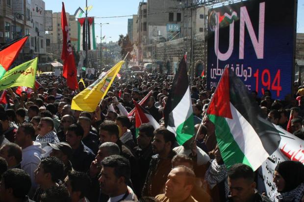 ONU pede que israelenses e palestinos "retomem processo de paz" HAZEM BADER/AFP